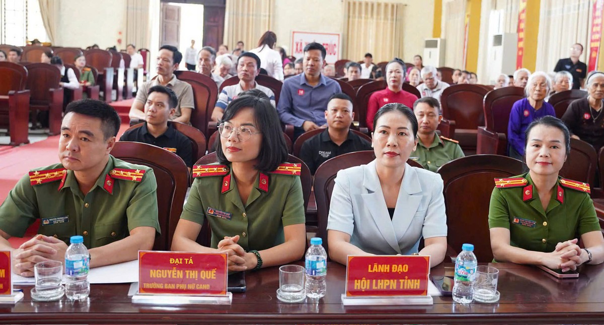 Xúc động với "Hành trình tri ân - Phủ màu di ảnh liệt sĩ"- Ảnh 1.