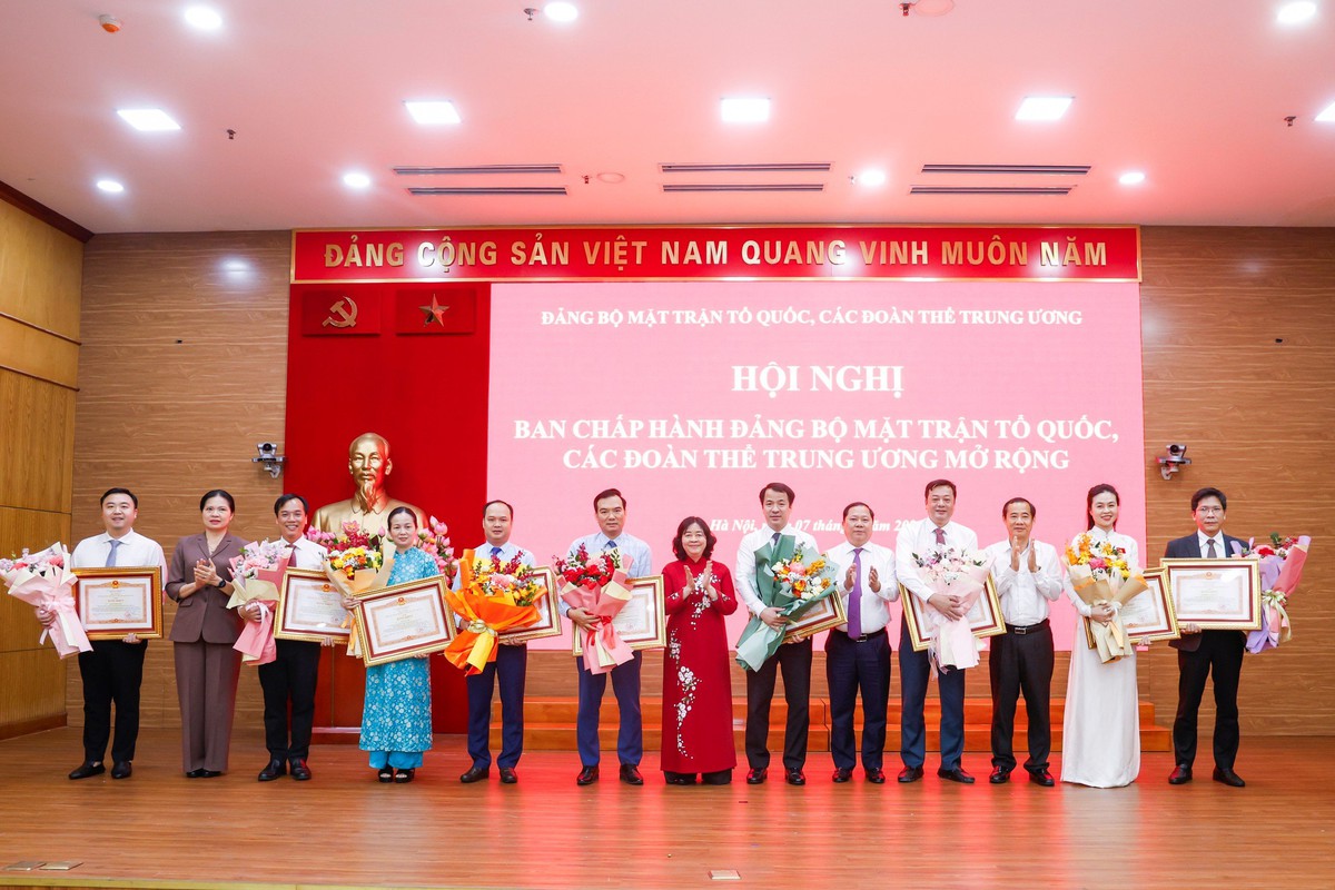 Trung ương Hội LHPN Việt Nam nhận Huân chương Lao động Hạng Ba về thành tích thực hiện tinh gọn bộ máy- Ảnh 6.