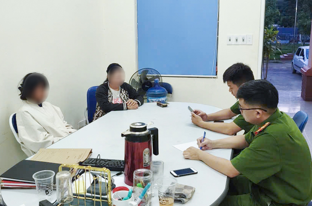 Bé gái 12 tuổi suýt sập bẫy "việc nhẹ, lương 40 triệu đồng/tháng" - Ảnh 1.