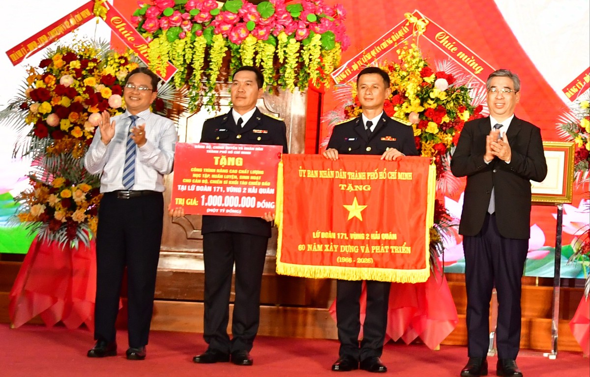 Lữ đoàn 171 Hải quân đón nhận Huân chương Bảo vệ Tổ quốc hạng Nhất - Ảnh 3.
