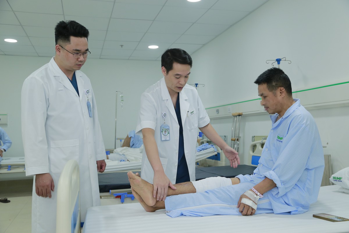 Thay khớp gối giúp bệnh nhân tự đi lại sau 14 năm tập tễnh- Ảnh 1.