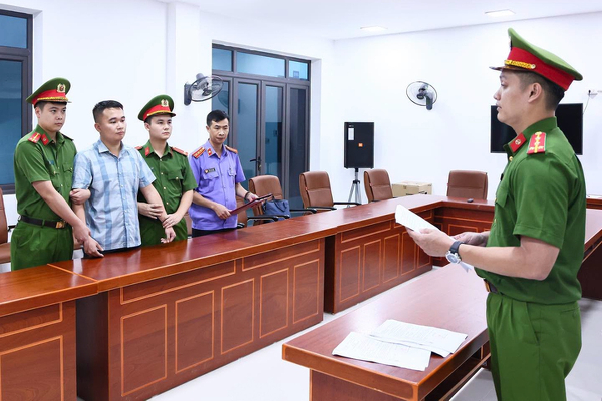 Gian lận thi tốt nghiệp THPT tại Tuyên Quang: Trưởng điểm thi chỉ đạo giám thị tạo điều kiện cho thí sinh- Ảnh 1.