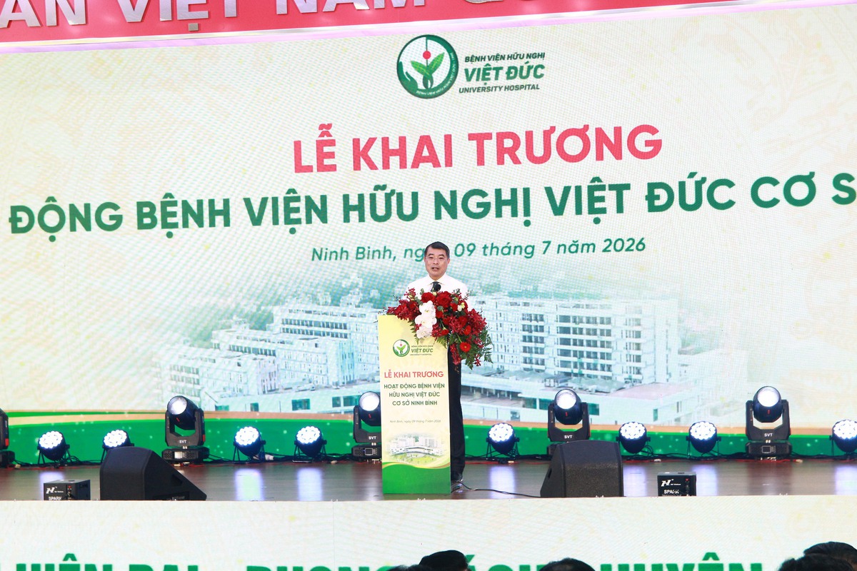 Đông đảo người dân đến khám tại Bệnh viện Hữu nghị Việt Đức cơ sở Ninh Bình - Ảnh 1.