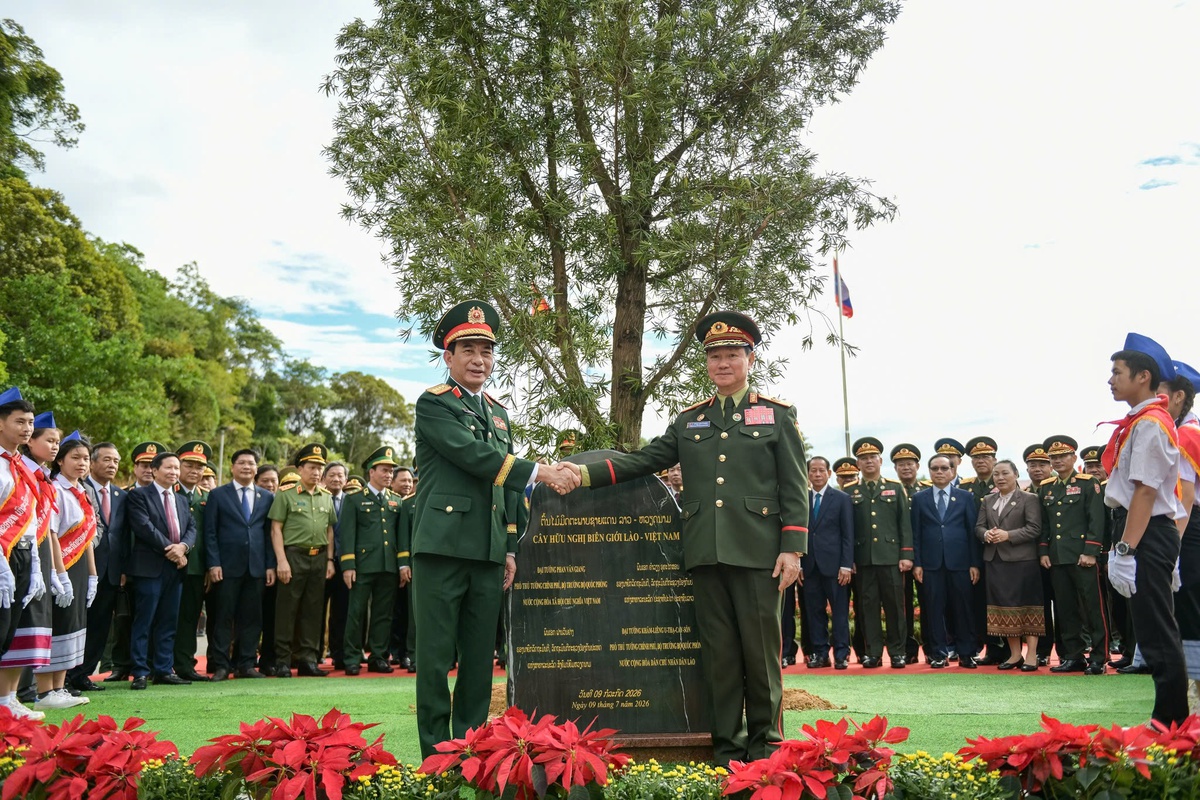 Giao lưu hữu nghị biên giới Việt Nam-Lào: Điểm sáng trong quan hệ hợp tác quốc phòng hai nước - Ảnh 1.