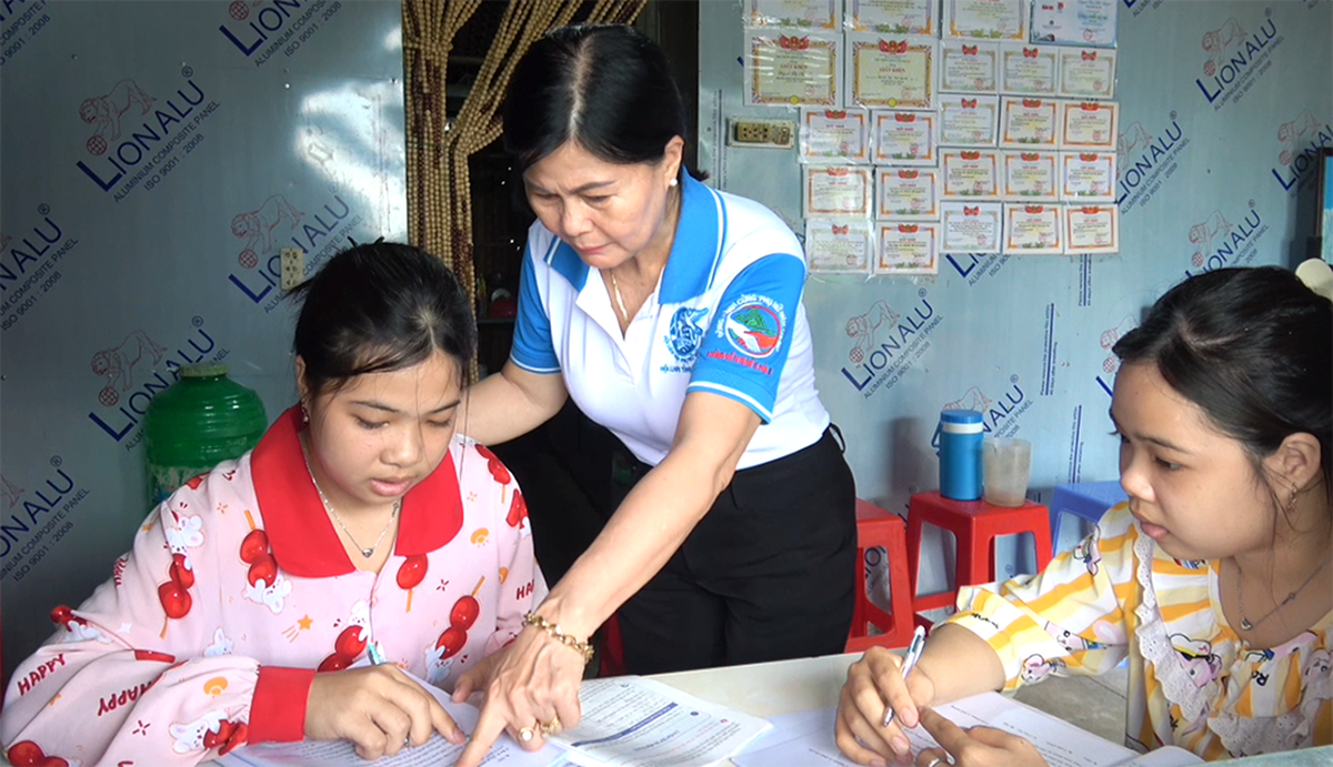 Mẹ đỡ đầu của 46 trẻ mồ côi, khó khăn ở Cà Mau- Ảnh 1.