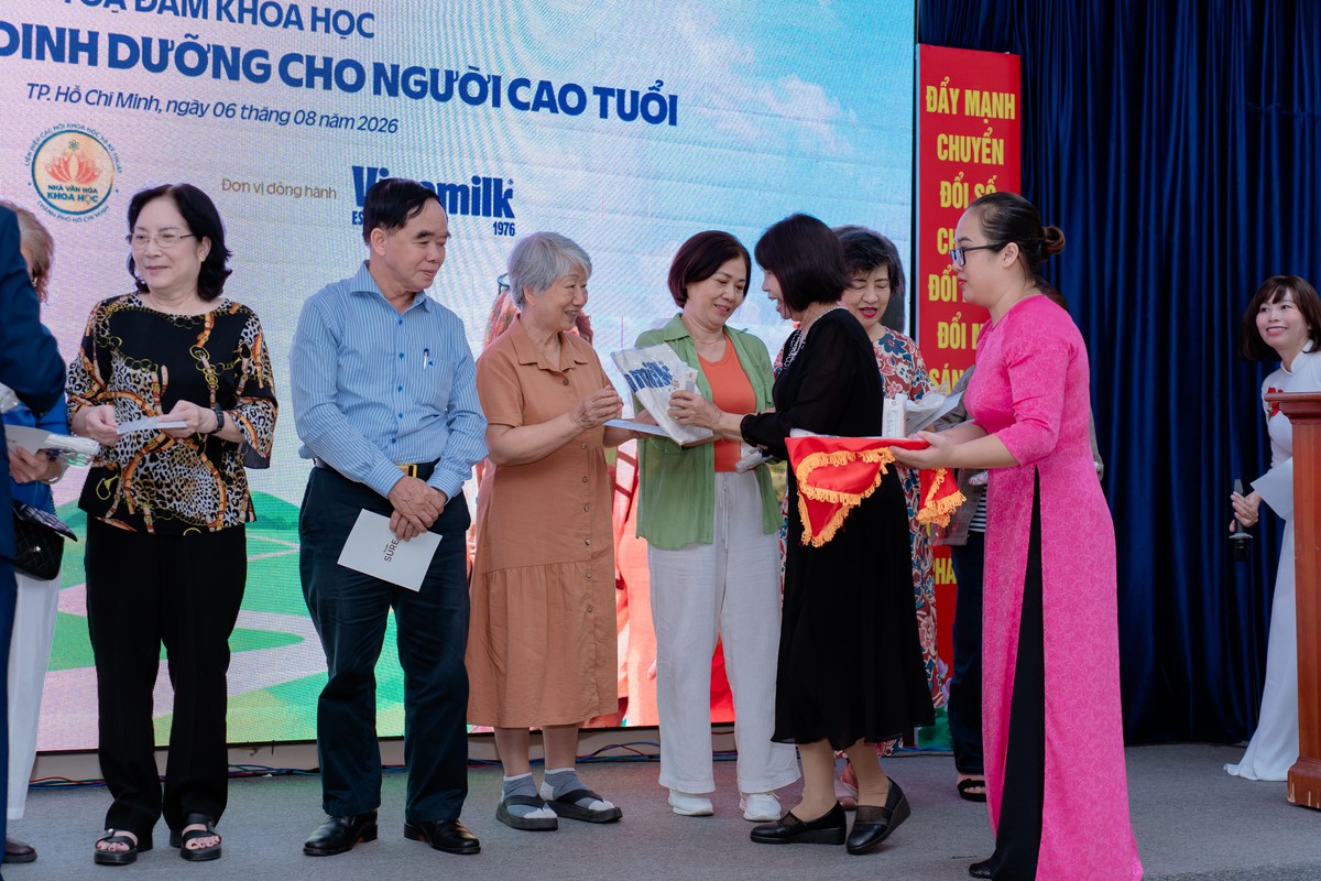 Dinh dưỡng khoa học - Chìa khóa vàng cho sức khỏe người cao tuổi- Ảnh 1.
