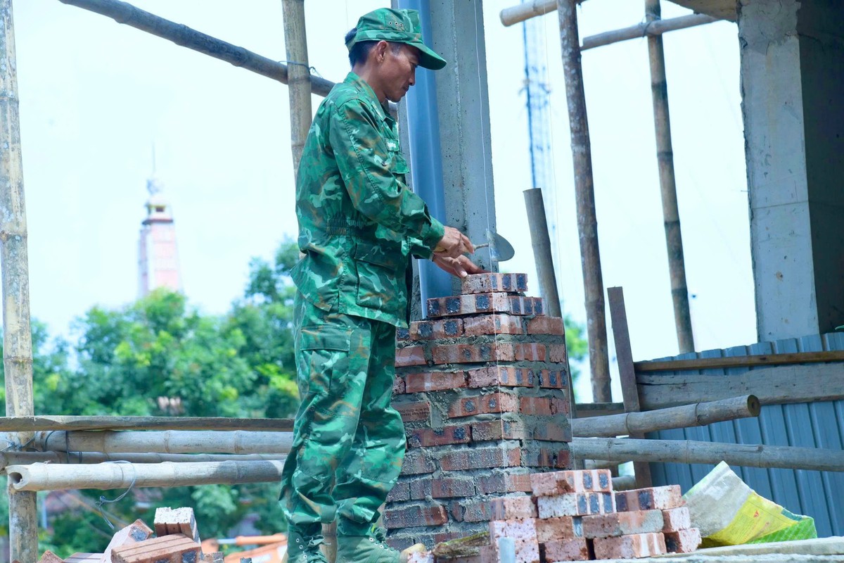 Những người lính góp sức “xây tương lai” miền biên viễn - Ảnh 1.