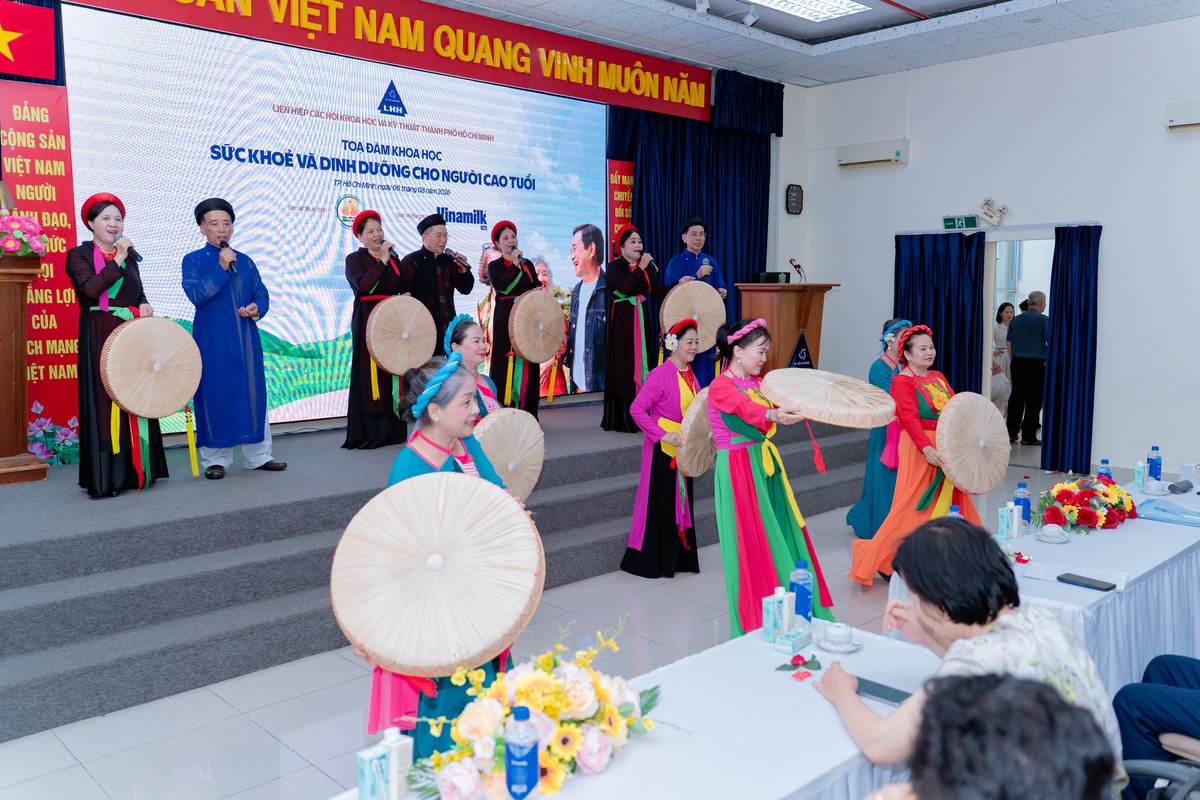 Dinh dưỡng khoa học - Chìa khóa vàng cho sức khỏe người cao tuổi- Ảnh 2.