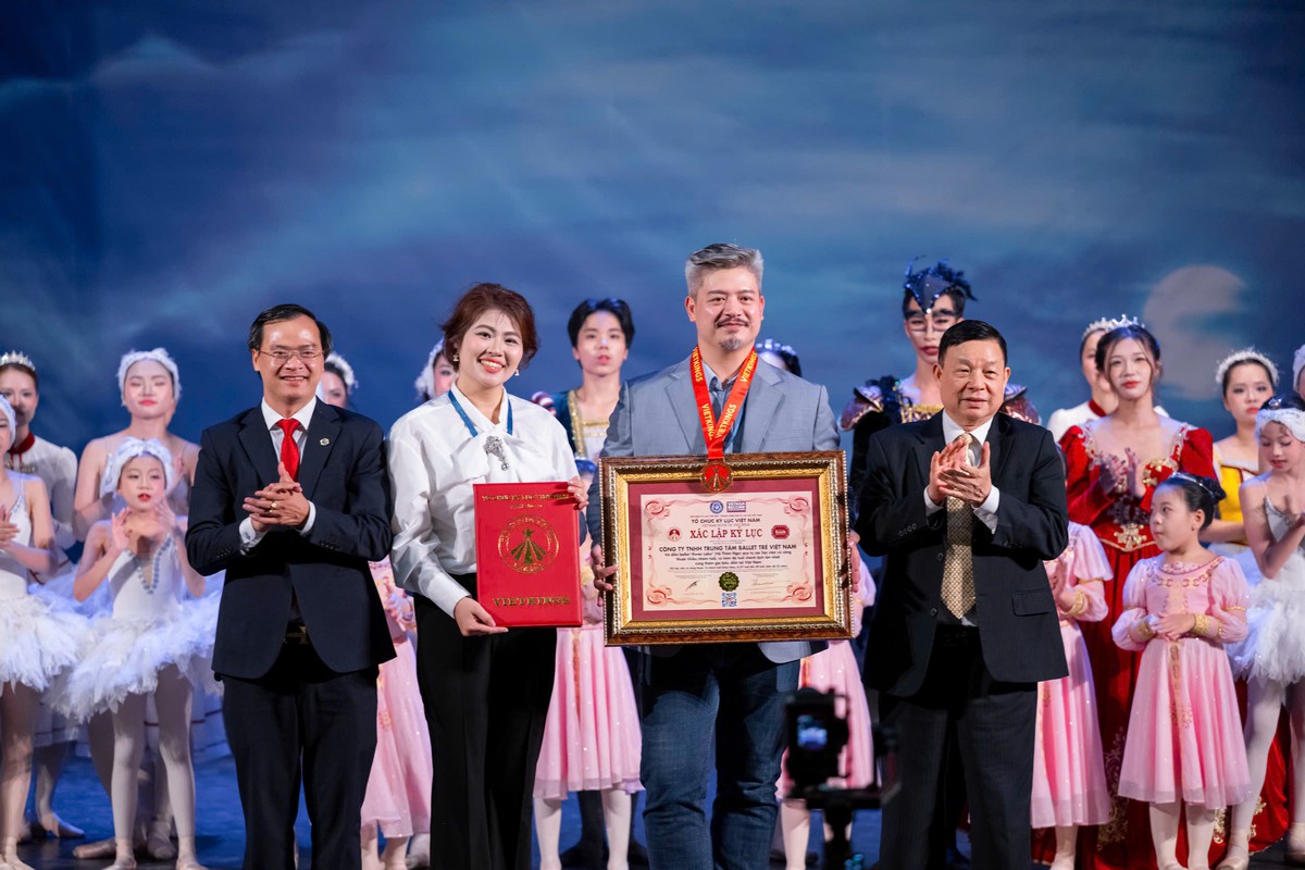 Gala Vũ kịch "Hồ Thiên nga" xác lập kỷ lục Việt Nam - Ảnh 1.