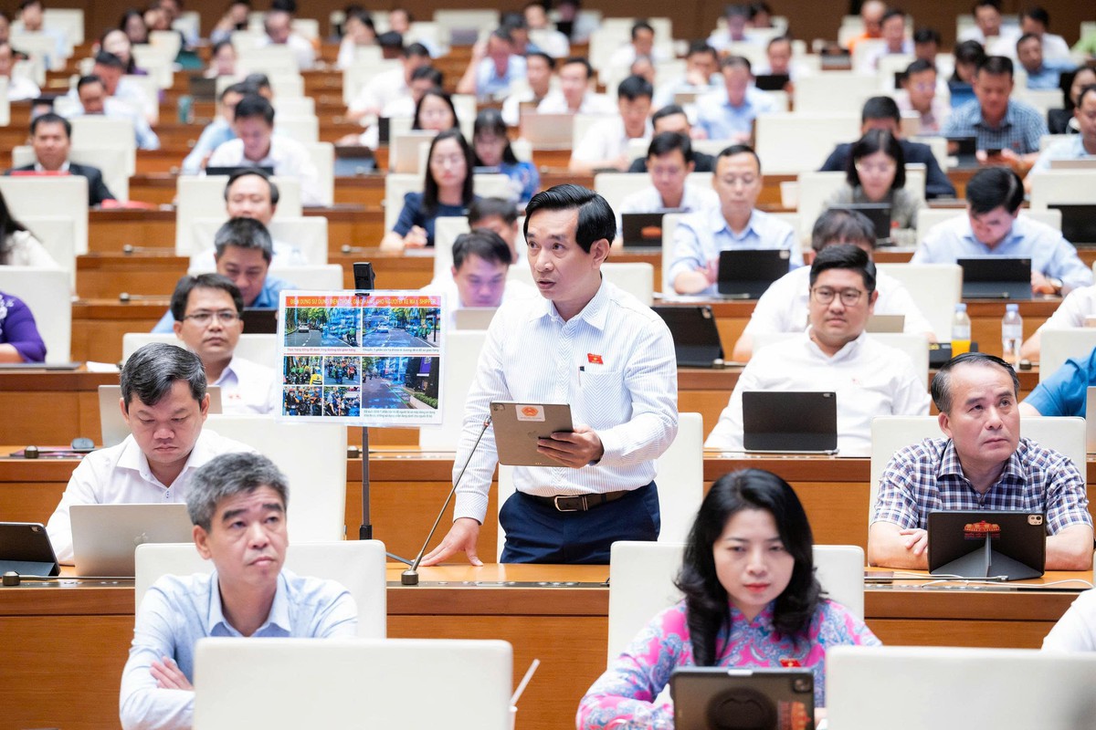 Đại biểu Quốc hội đề xuất điều xe cấp cứu gần nhất như gọi taxi qua ứng dụng - Ảnh 2.