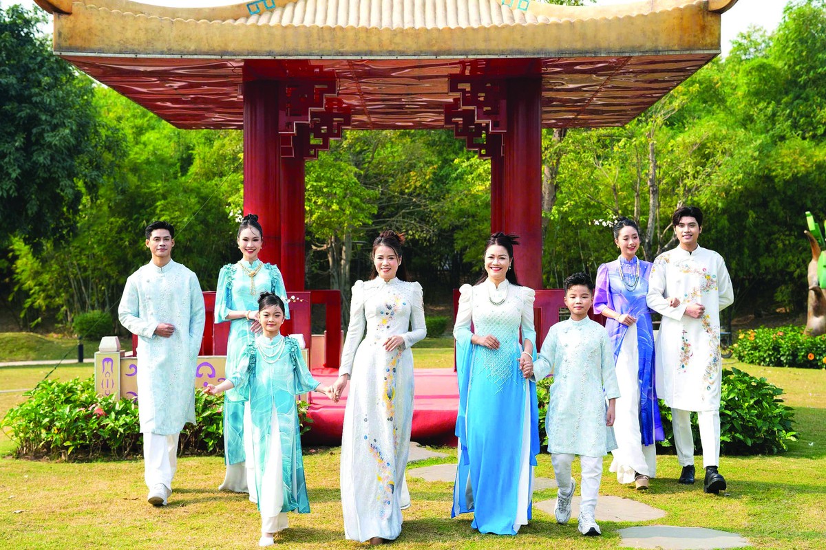 NTK Hoàng Ly: Kể chuyện di sản qua tà áo dài Việt - Ảnh 1.