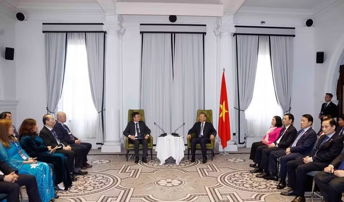 Top leader receives Vietnamese intellectuals, scientists in Australia - Ảnh 1.