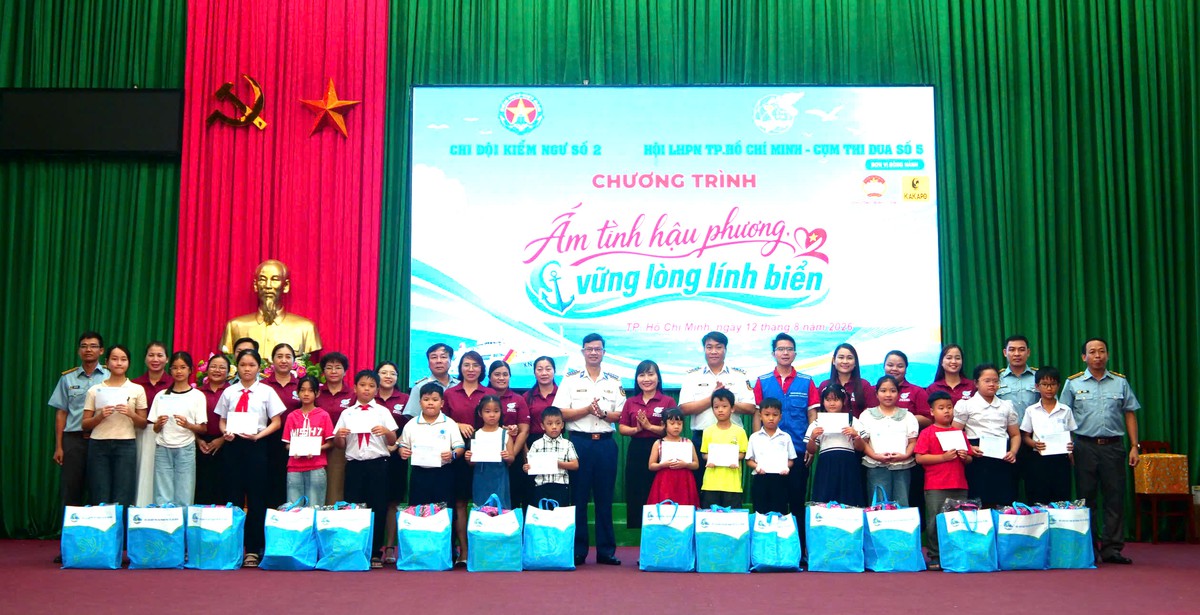 Hội LHPN TPHCM trao học bổng, tặng quà con cán bộ, nhân viên Chi đội Kiểm ngư số 2- Ảnh 3.