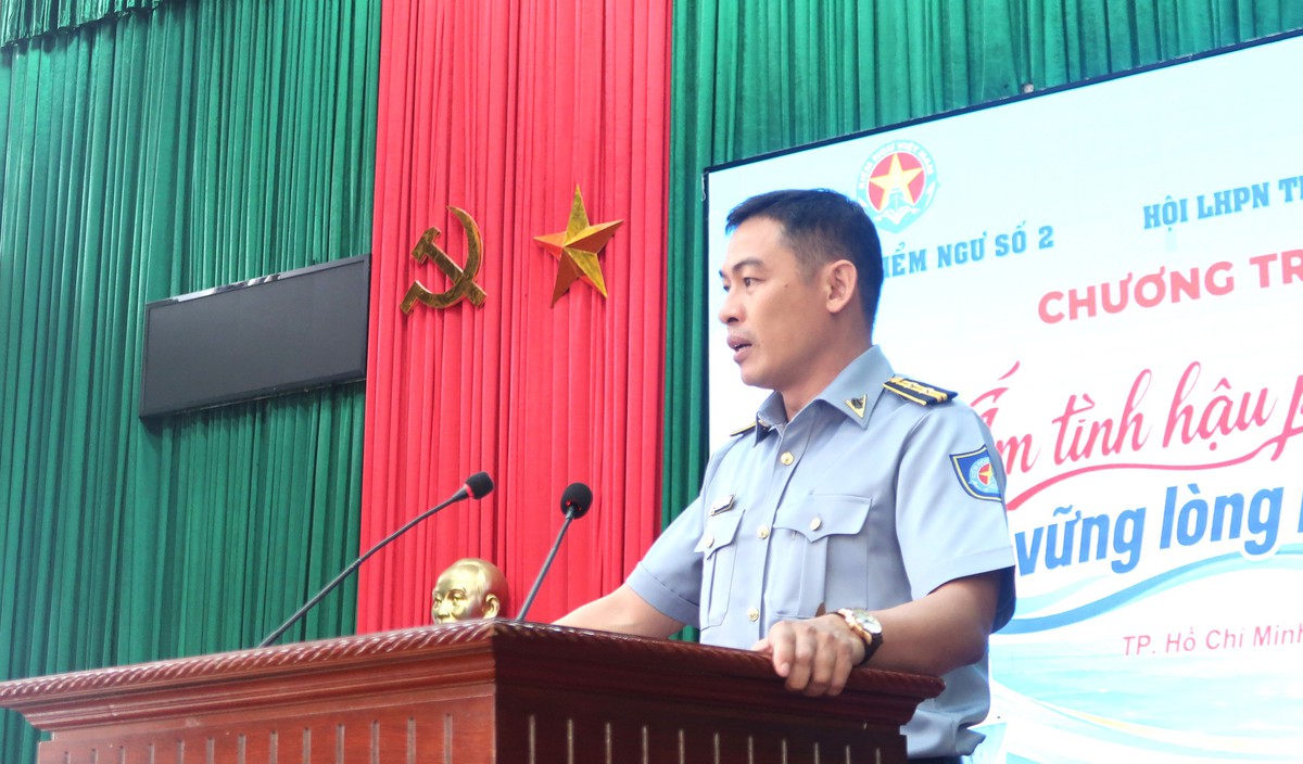 Hội LHPN TPHCM trao học bổng, tặng quà con cán bộ, nhân viên Chi đội Kiểm ngư số 2- Ảnh 1.