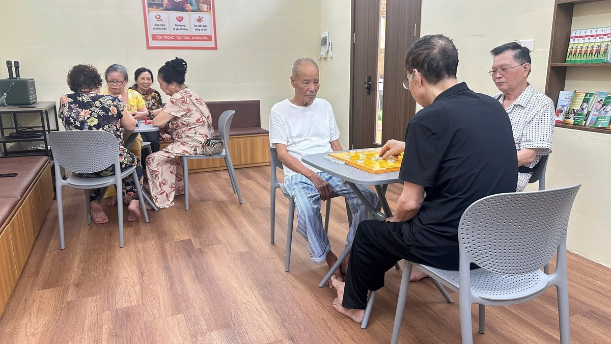 Già hóa dân số, gia tăng trách nhiệm chăm sóc cha mẹ - Ảnh 1.