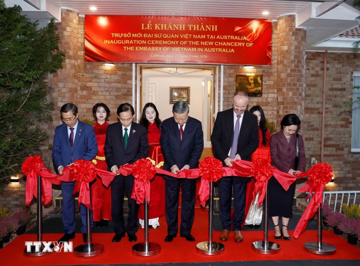 Top Vietnamese leader attends inauguration of Vietnam House, meets Vietnamese community in Australia - Ảnh 2.