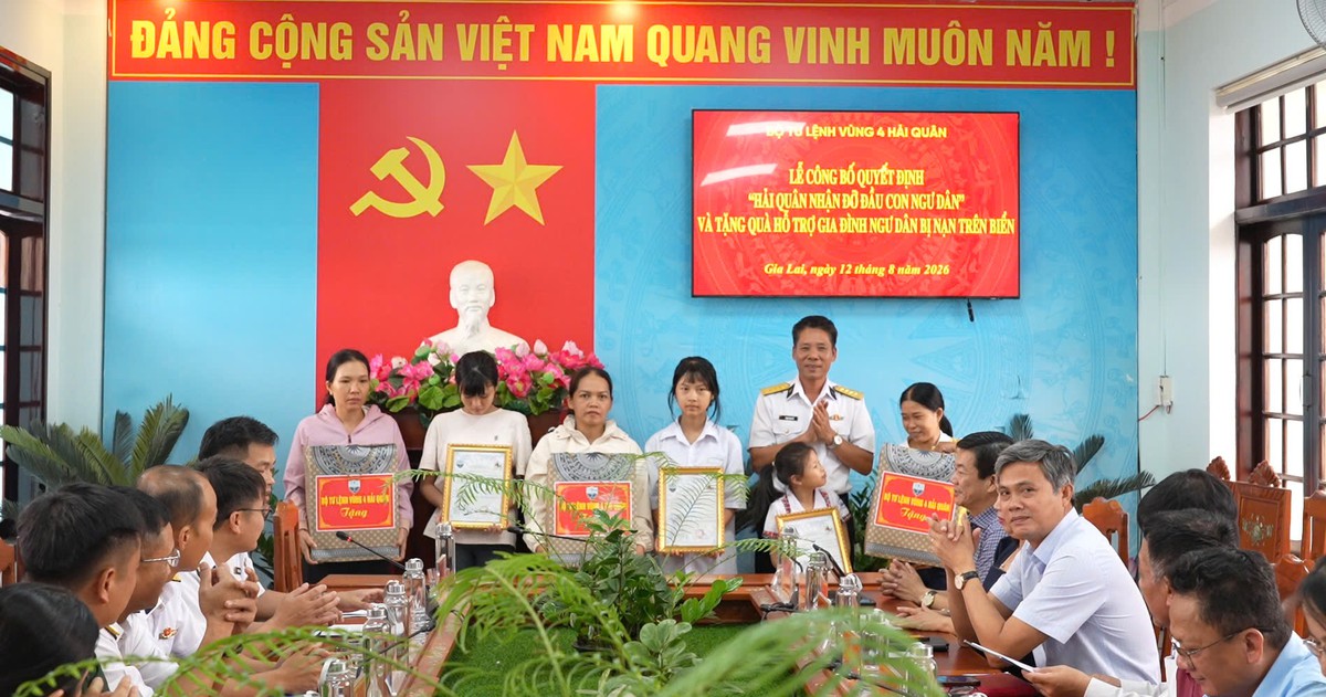 Vùng 4 Hải quân nhận đỡ đầu thêm 3 con của ngư dân có hoàn cảnh khó khăn- Ảnh 2.