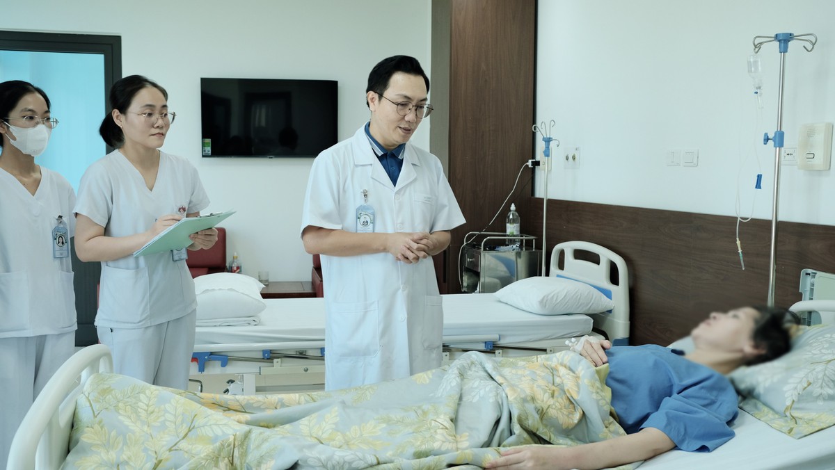 Làm chủ kỹ thuật nội soi cắt bàng quang tận gốc, tái tạo bàng quang sinh học - Ảnh 2.