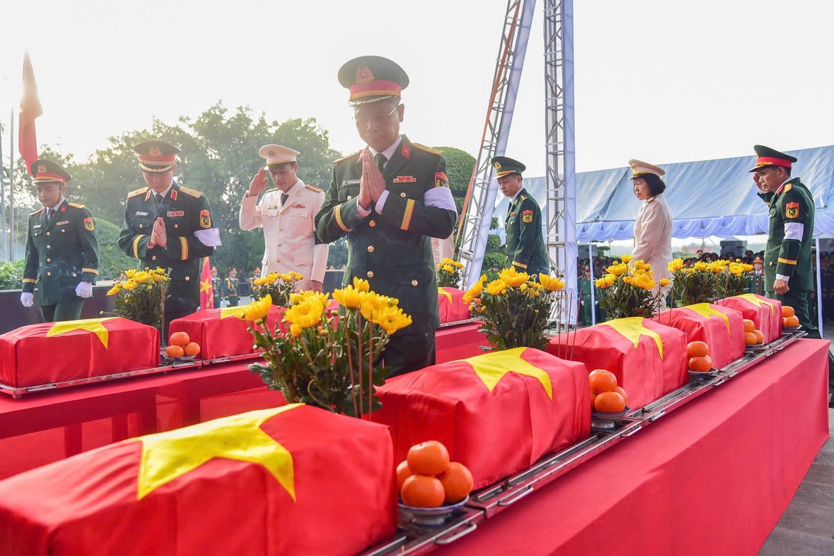 Đồng Nai: Truy điệu, an táng 29 hài cốt liệt sĩ được quy tập trong “Chiến dịch 500 ngày đêm” - Ảnh 1.
