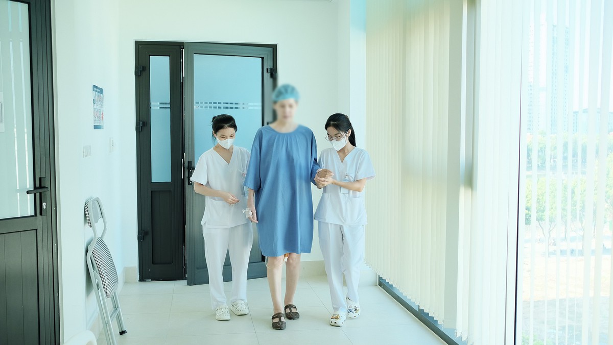Làm chủ kỹ thuật nội soi cắt bàng quang tận gốc, tái tạo bàng quang sinh học - Ảnh 1.