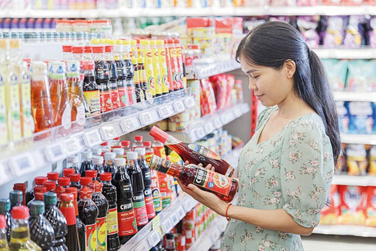 Tiêu dùng nội địa lập kỷ lục, nhưng sức mua thực "đi chậm" - Ảnh 1.