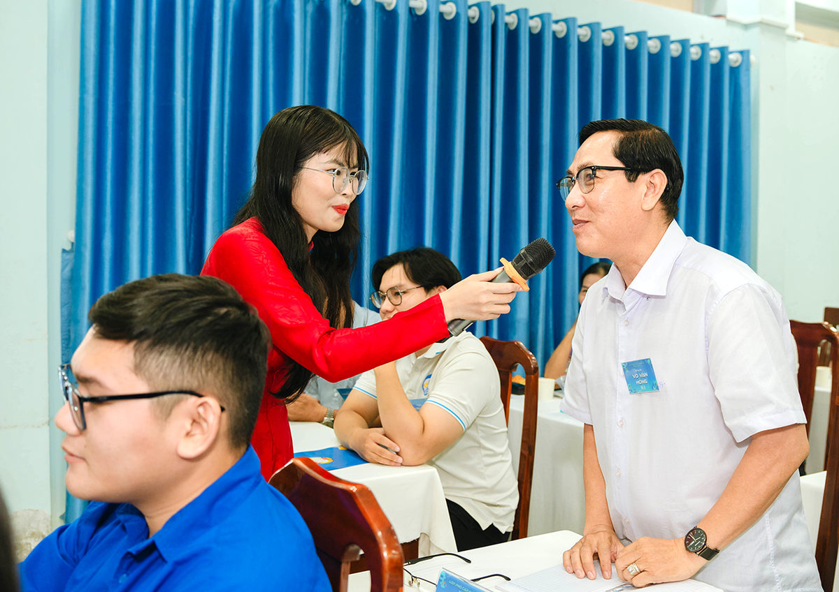 TPHCM triển khai thí điểm Chương trình phổ cập kỹ năng số cho cán bộ cơ sở- Ảnh 2.