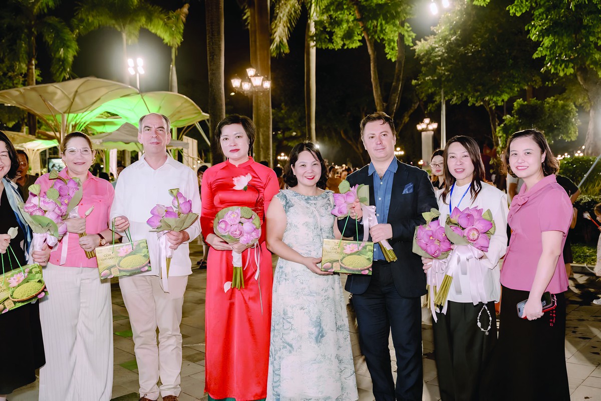 Giữ hồn Hà Nội trong từng hạt cốm - Ảnh 1.