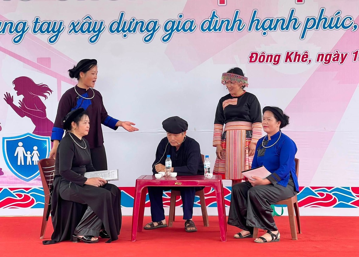 Sôi nổi phiên chợ truyền thông phòng, chống bạo lực gia đình ở Cao Bằng - Ảnh 4.