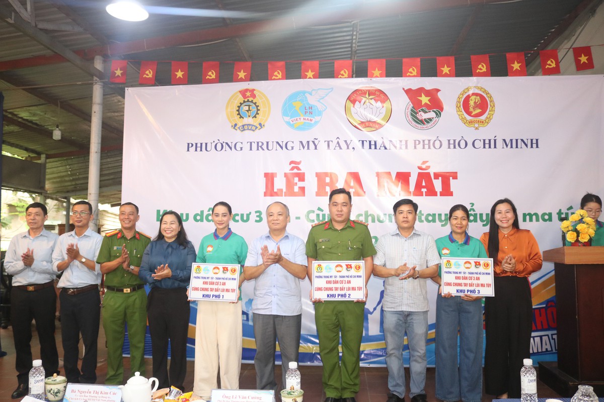 Phường Trung Mỹ Tây ra mắt mô hình "Khu dân cư 3 An - Cùng chung tay đẩy lùi ma túy"- Ảnh 2.