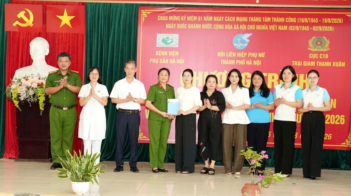 Hơn 300 nữ phạm nhân được khám sức khỏe sinh sản - Ảnh 1.