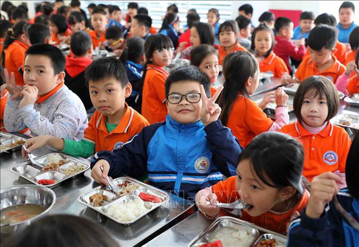 Công khai hình ảnh khay ăn thực tế của học sinh để phụ huynh giám sát: Minh bạch để tạo ra niềm tin- Ảnh 1.