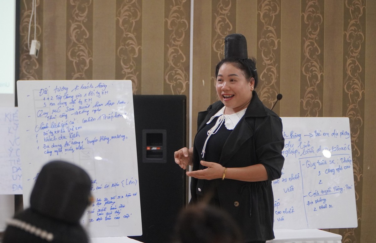Người phụ nữ khuyết tật dân tộc Thái mở cánh cửa "Bình dân học vụ số" cho cộng đồng- Ảnh 1.
