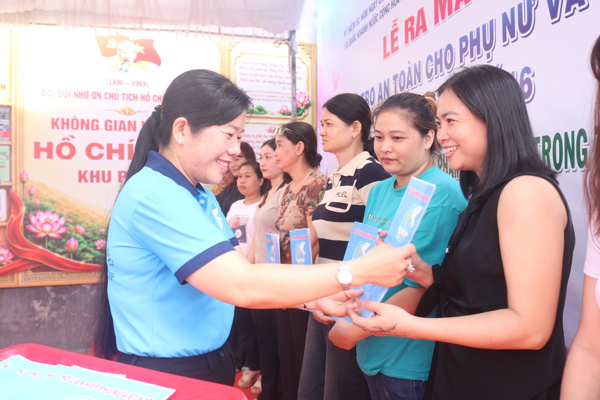 Phường Tân Thới Hiệp nhân rộng mô hình "Khu nhà trọ an toàn cho phụ nữ và trẻ em"- Ảnh 1.