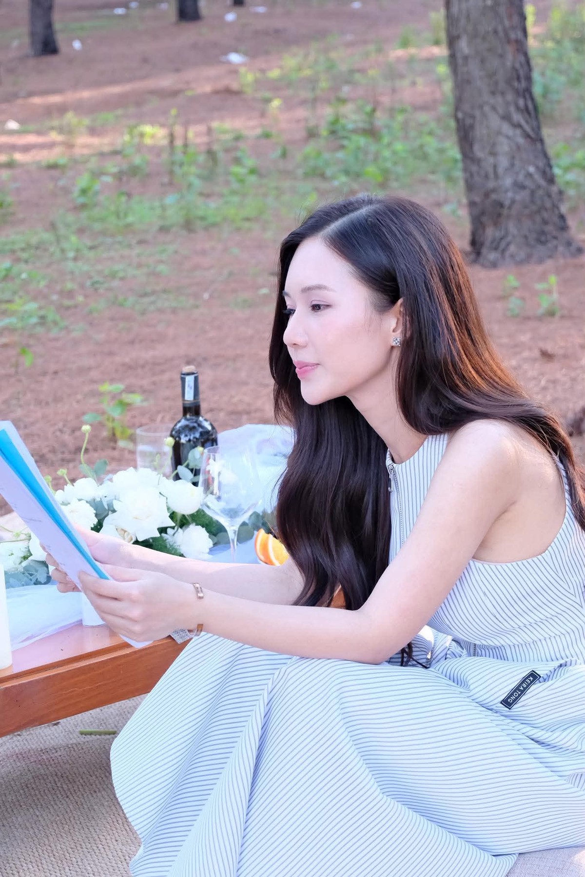 Phía sau những bộ trang phục của diễn viên trẻ trên màn ảnh - Ảnh 3.