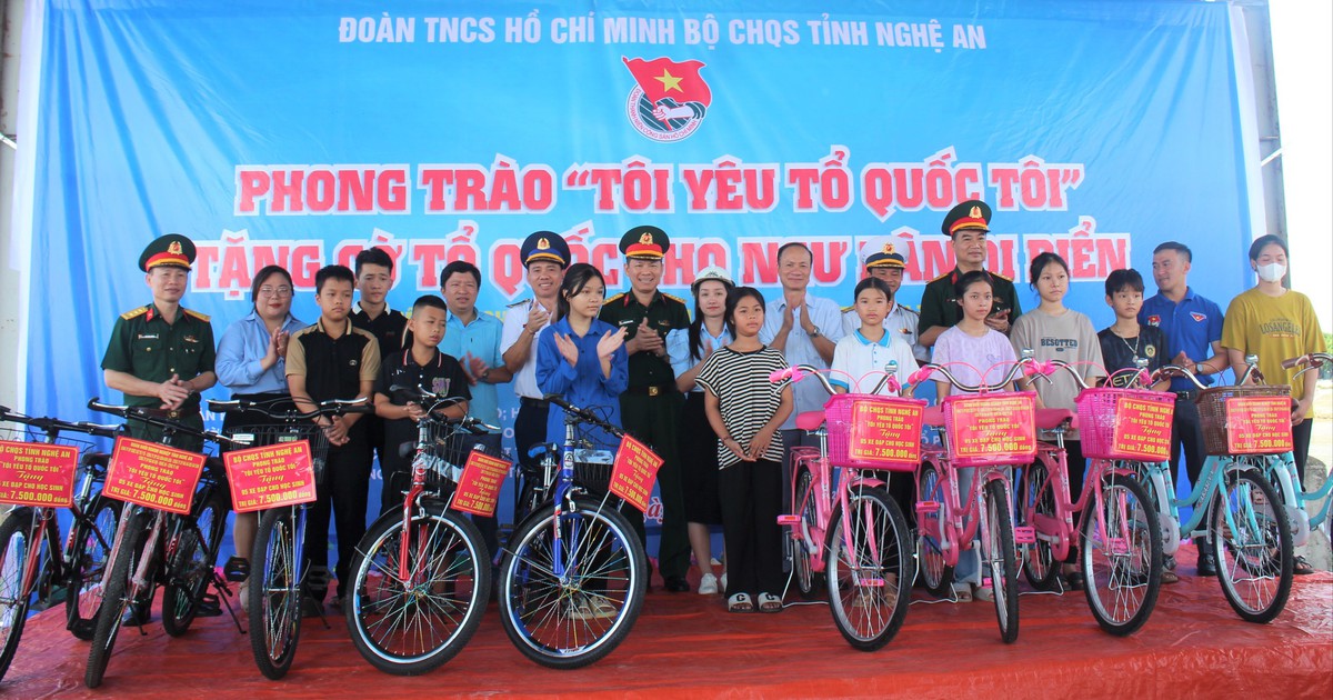 Khi cảnh sát biển đồng hành cùng ngư dân trên cánh sóng - Ảnh 3.