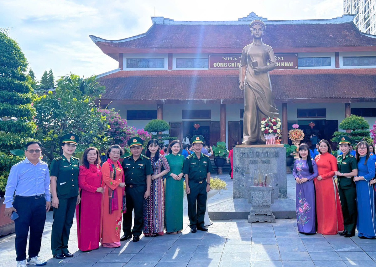 Hội LHPN TPHCM dâng hương tưởng niệm đồng chí Nguyễn Thị Minh Khai - nguyên Bí thư Thành ủy Sài Gòn - Chợ Lớn. - Ảnh 5.