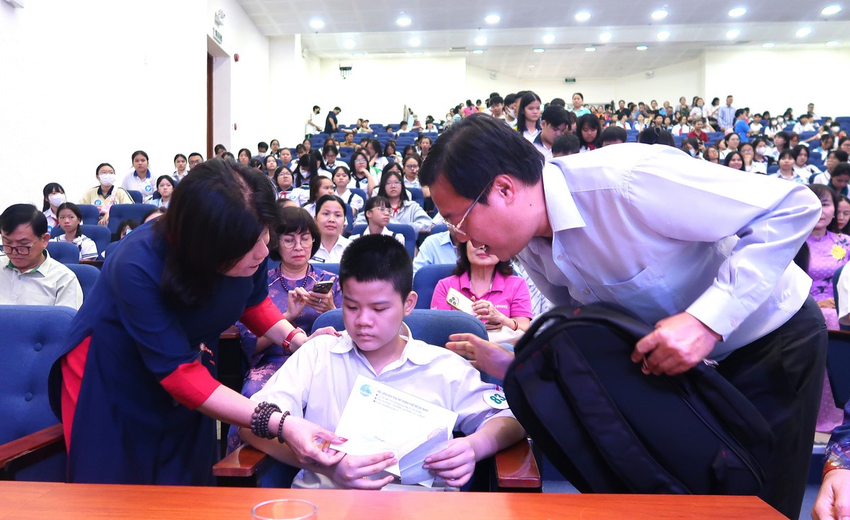 Hội LHPN TPHCM tiếp sức cho trẻ khó khăn trước thềm năm học mới- Ảnh 3.
