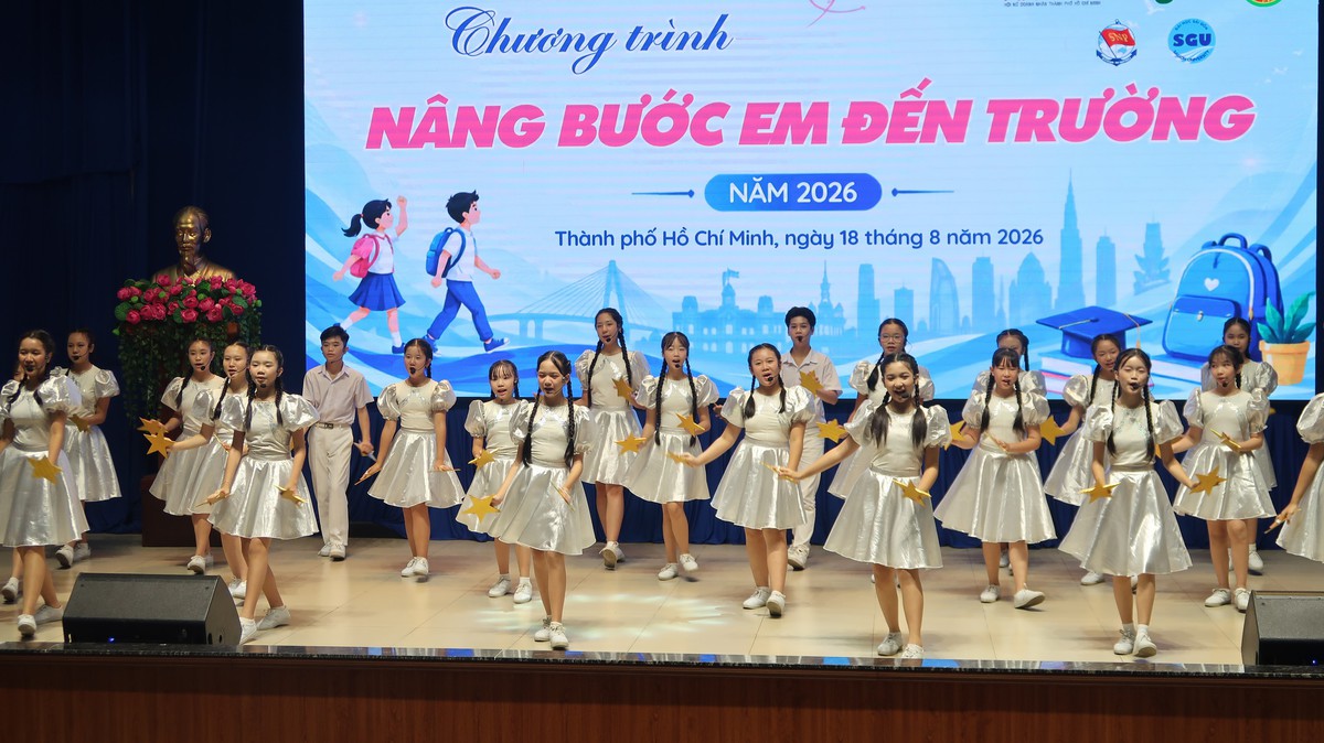 Hội LHPN TPHCM tiếp sức cho trẻ khó khăn trước thềm năm học mới- Ảnh 1.