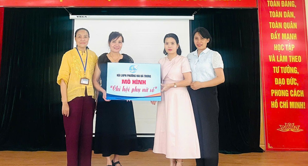 Phường Hai Bà Trưng tập huấn ứng dụng AI, hỗ trợ phụ nữ phát triển kinh doanh số- Ảnh 3.