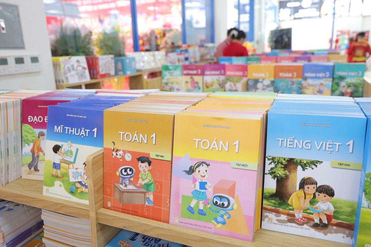 NXBGDVN chủ động nguồn cung, đảm bảo đủ sách giáo khoa trước thềm năm học mới 2026-2027- Ảnh 1.