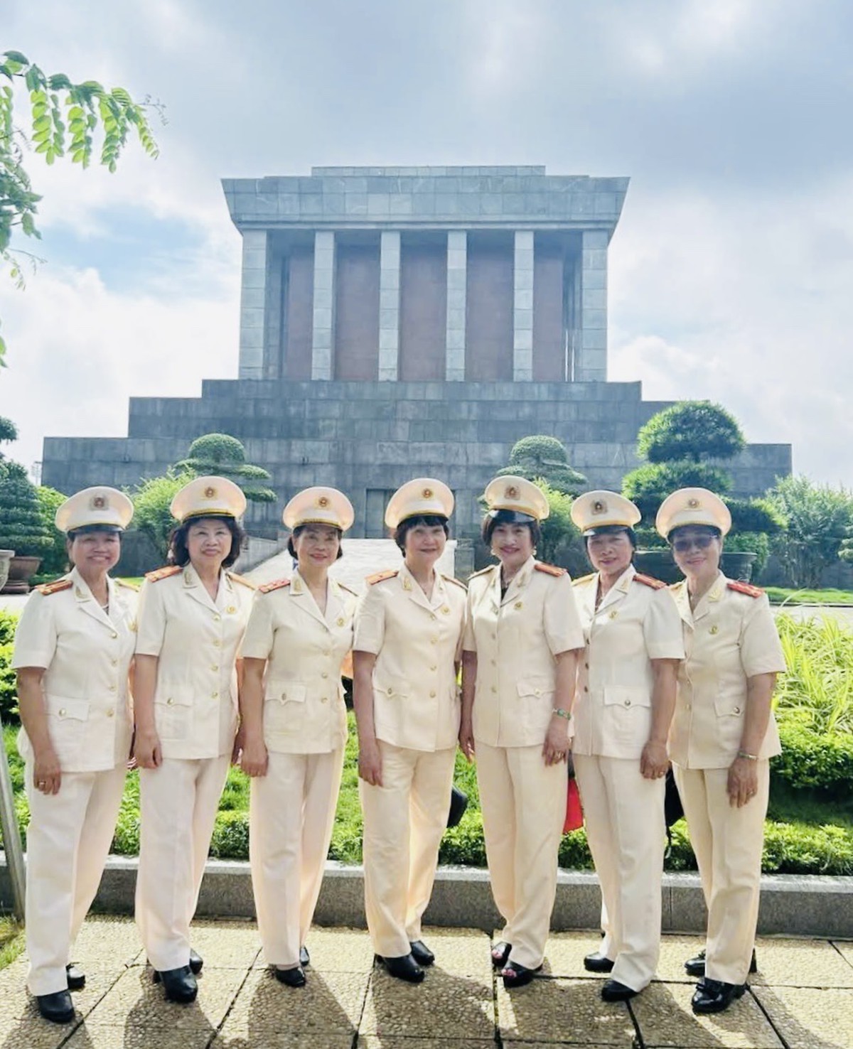 Nghĩa hưu rồi, nghĩa tình đồng đội vẫn còn nguyên - Ảnh 7.