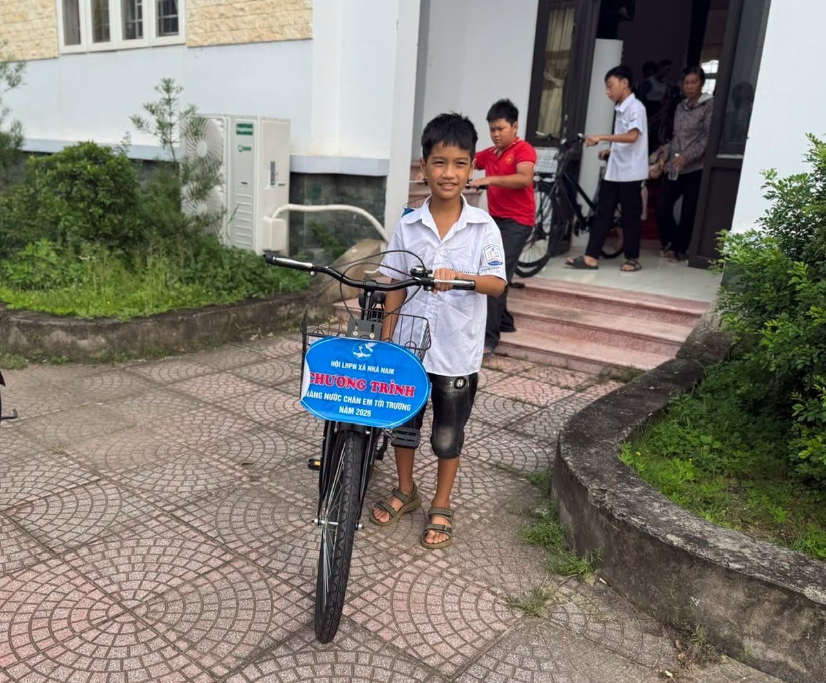 Những vòng tay tiếp sức trẻ em khó khăn trước thềm năm học mới- Ảnh 2.