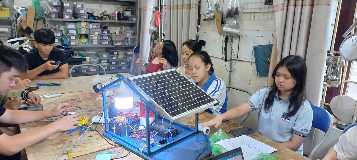 Những học sinh tự tay "xây" ngày hội STEM cho học trò vùng cao - Ảnh 3.