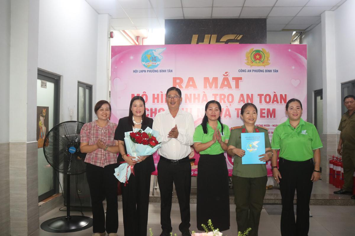 TPHCM: Phường Bình Tân ra mắt mô hình "Nhà trọ an toàn cho phụ nữ và trẻ em"- Ảnh 1.