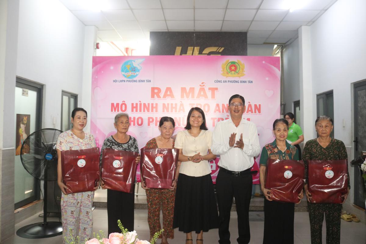 TPHCM: Phường Bình Tân ra mắt mô hình "Nhà trọ an toàn cho phụ nữ và trẻ em"- Ảnh 3.