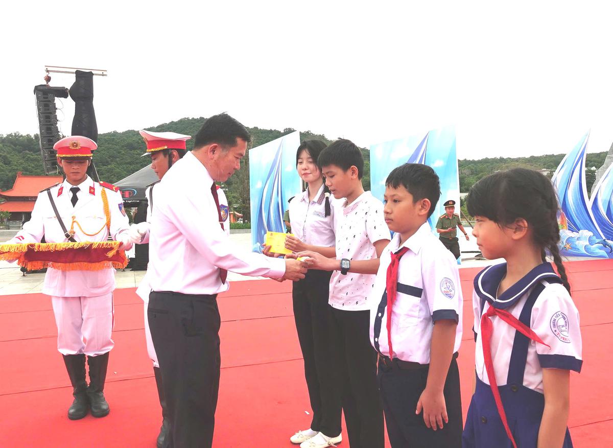 Xây dựng Phú Quốc trở thành đơn vị kiểu mẫu về an ninh, trật tự và văn minh đô thị - Ảnh 2.