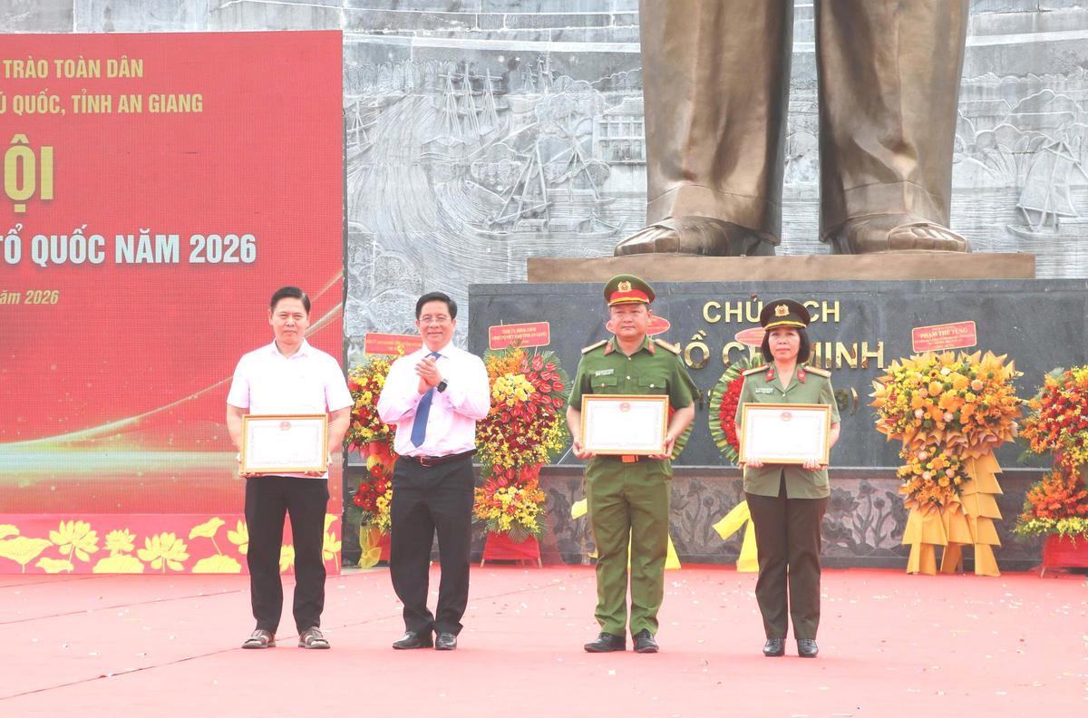 Xây dựng Phú Quốc trở thành đơn vị kiểu mẫu về an ninh, trật tự và văn minh đô thị - Ảnh 3.