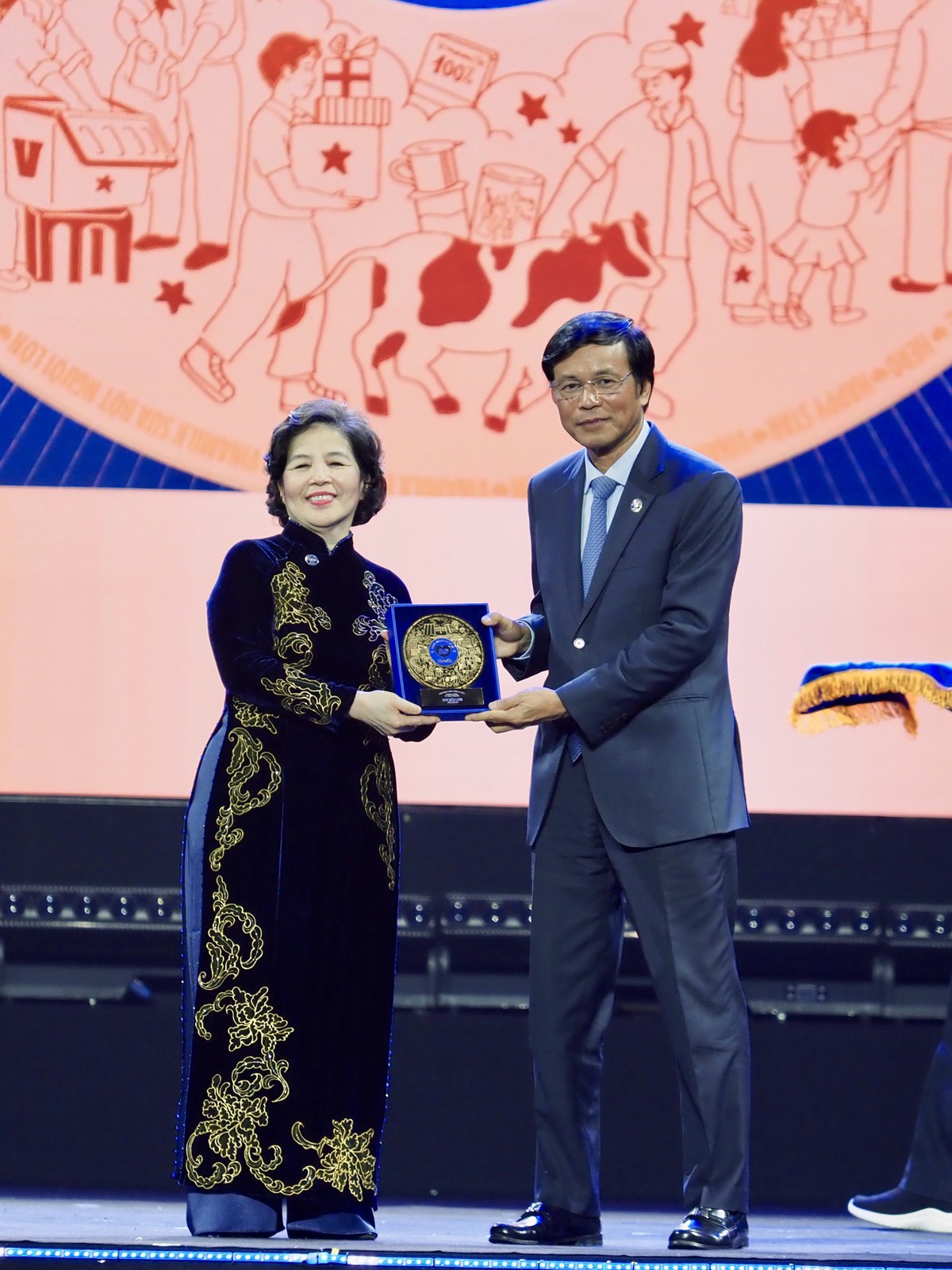 Sau danh hiệu Anh hùng Lao động, Vinamilk tiếp tục đón nhận Huân chương Độc lập hạng Nhất - Ảnh 3.