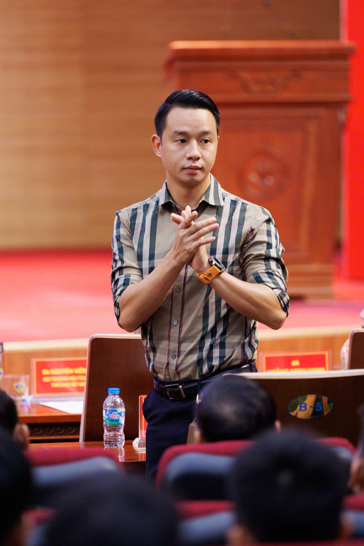 Biết xin lỗi không làm ta nhỏ bé đi- Ảnh 4.