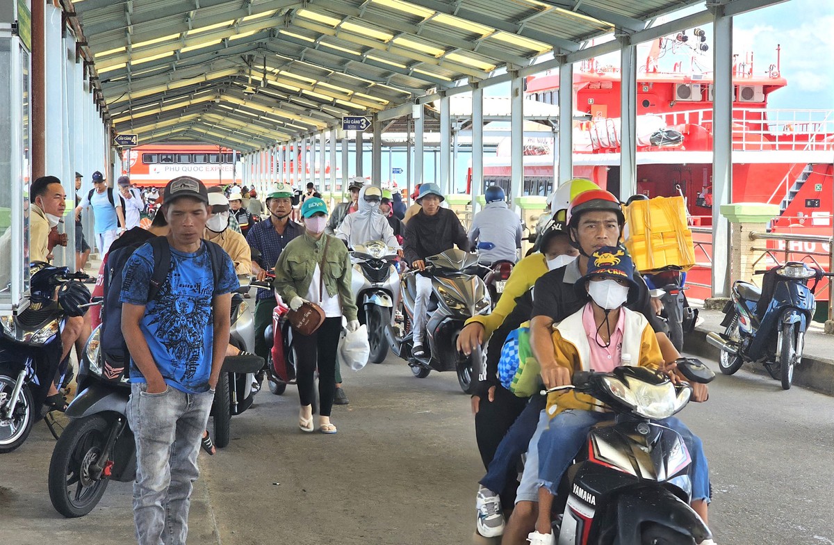 Bất ngờ với giá vé máy bay đi Phú Quốc lễ 2/9 - Ảnh 1.